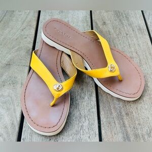 COACH Shelly Turnlock Flip Flop Sandal Yellow Leather Women's Slippers Sz 6.5